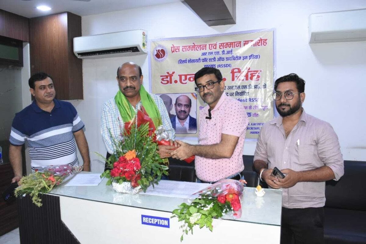 आरएसएसडीआइ का उपाध्यक्ष बनने पर सम्मानित किये गये डॉ एनके सिंह…