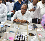 कफ सिरप केसः दवा दुकानों की चेकिंग करने उतरे झारखंड के स्वास्थ्य मंत्री, 300 से ज्यादा सैंपल जांच को भेजे…