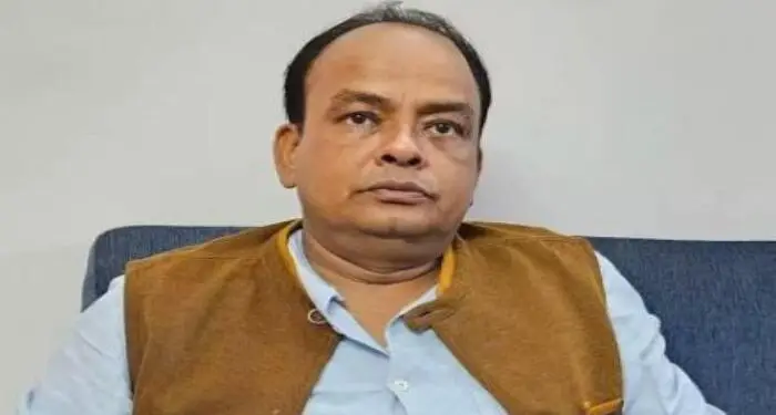 14 बच्चों की मौत के बाद हड़कंप, मंत्री इरफान अंसारी का एक्शन, झारखंड में तीन कफ सिरप पर लगा बैन…