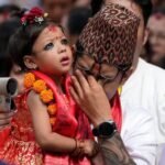 नेपाल में दो साल की बच्ची को जीवित देवी चुना गया, परंपरा के अनुसार ली गई थी कठिन परीक्षा…