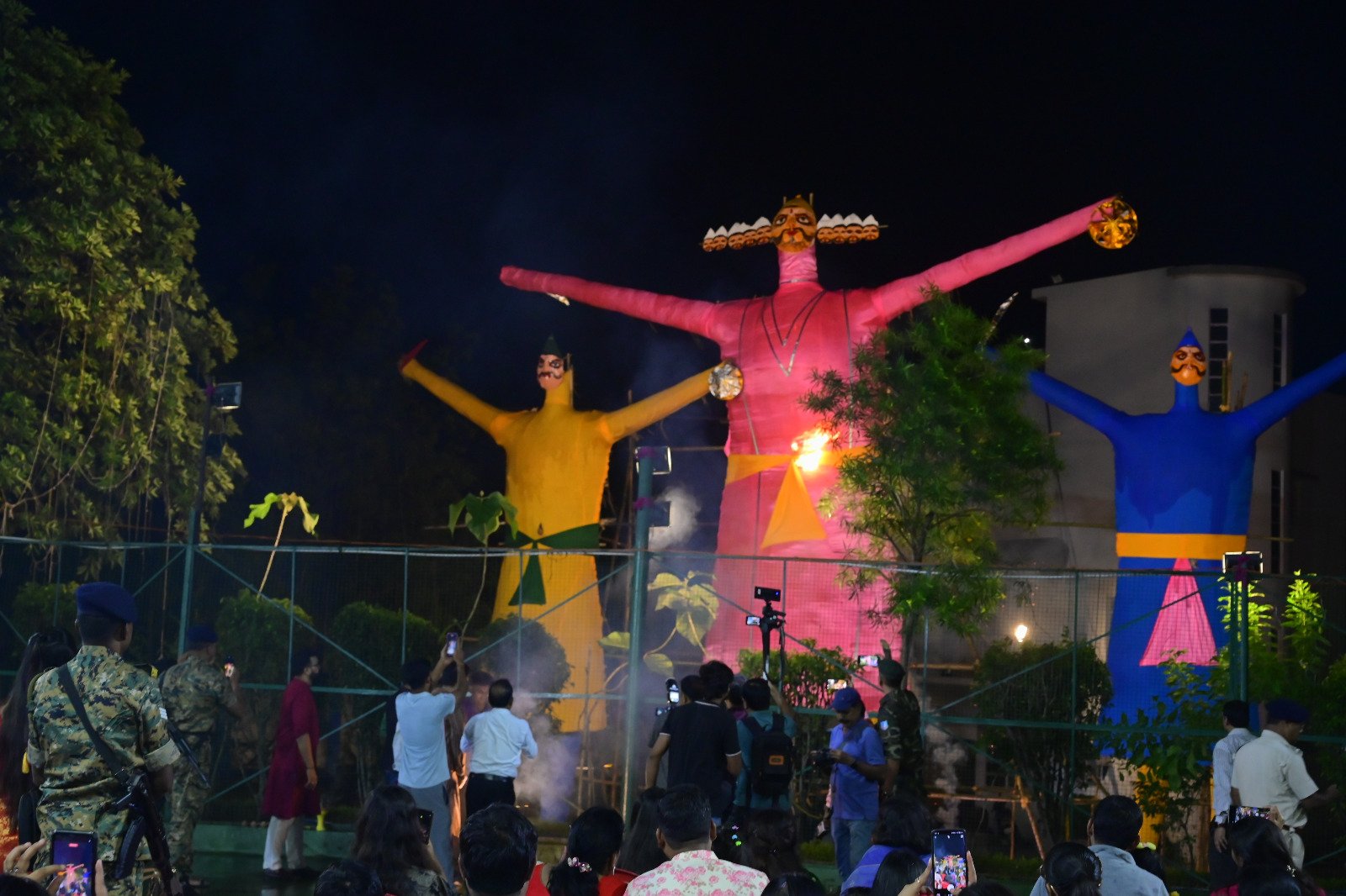 धनबाद क्लब में रावण दहन के साथ पहली बार धुनुची नृत्य एवं सिंदूर खेला का आयोजन…