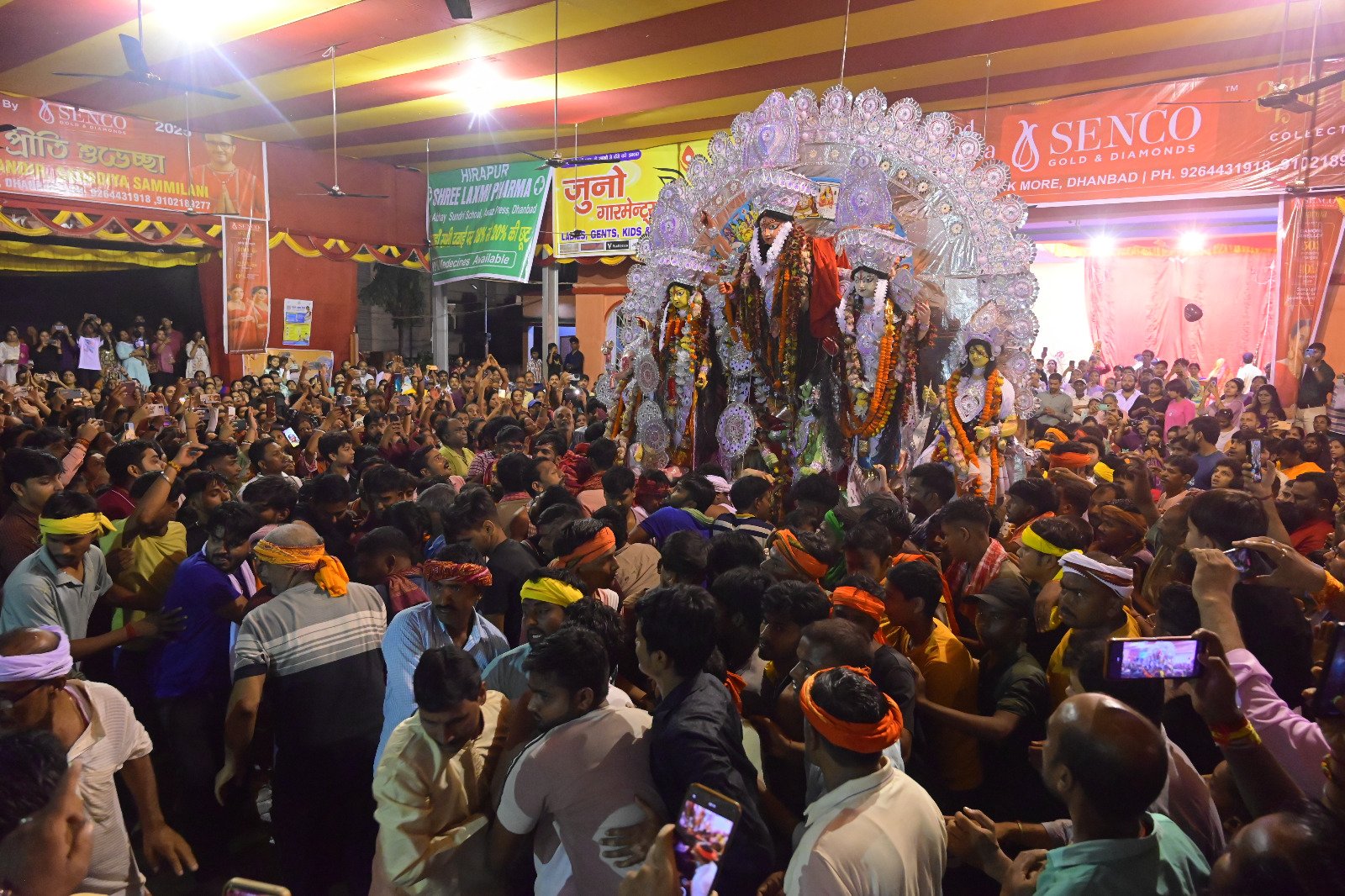 हरिमंदिर दुर्गा विसर्जन की अनोखी परंपरा…यादव समाज के प्रतिमा उठाने के बाद ही होती है मां की विदाई…