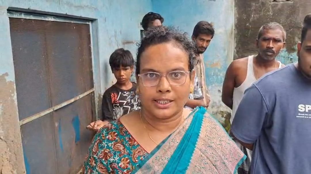 ECL क्वार्टर पर ताला विवाद, महिला ने लगाया ताला तोड़ने का आरोप, यूनियन नेताओं ने उठाया खरीद-बिक्री का मुद्दा…