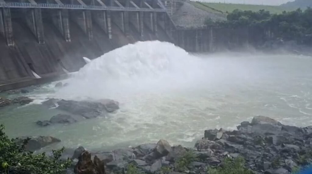 DVC द्वारा छोड़े गए 65 हजार क्यूसेक जल पर भड़की ममता लगाए कई गंभीर आरोप…