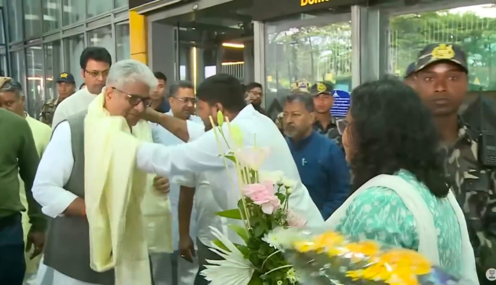 चुनाव पर्यवेक्षक के रूप मे केंद्रीय मंत्री भूपेंद्र यादव और चुनाव सह-पर्यवेक्षक के रूप में त्रिपुरा के पूर्व मुख्यमंत्री और वर्तमान लोकसभा सांसद बिप्लब कुमार देब का कोलकाता मे जोरदार स्वागत…