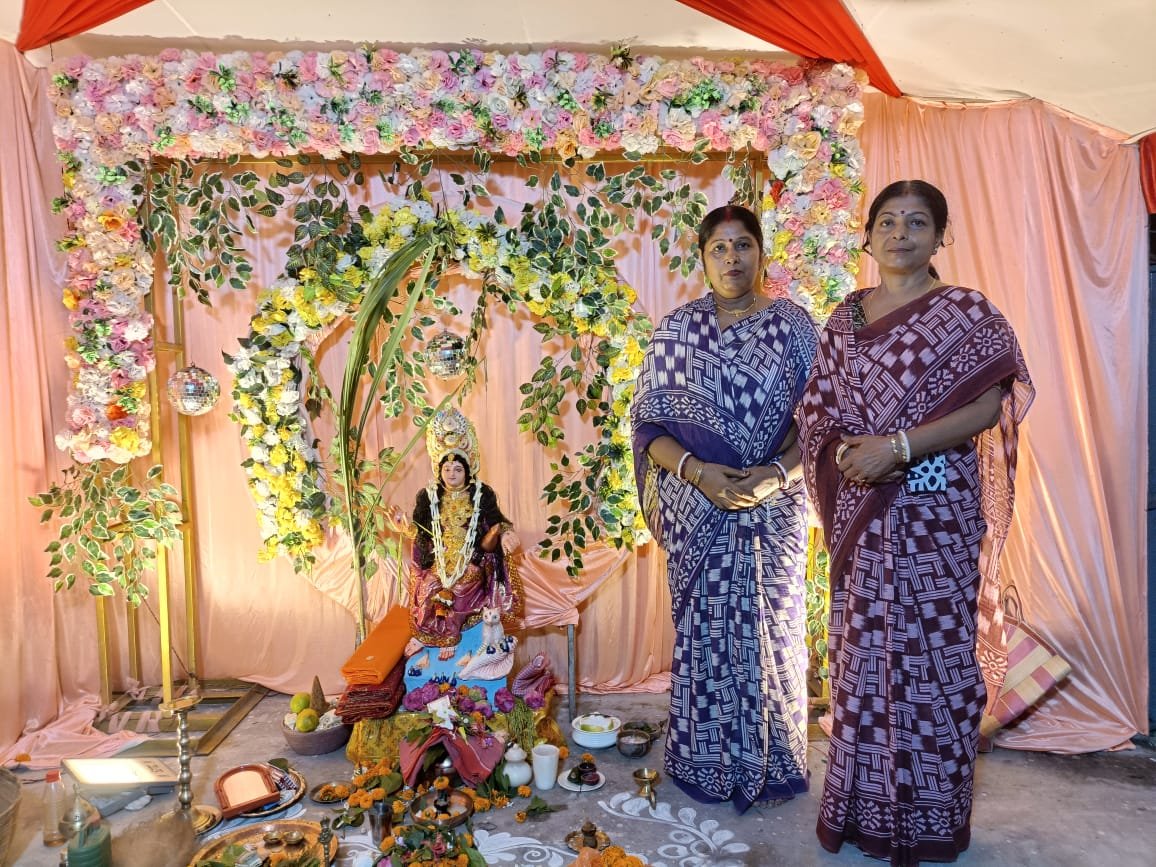 बंग समाज द्वारा मनाई गई लक्खी पूजा, पूजा अर्चना कर धन समृद्धि का आशीर्वाद मांगा…