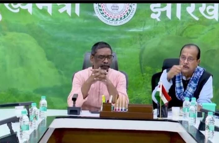 मुख्यमंत्री हेमन्त सोरेन से शहीद आरक्षी सुनील कुमार राम एवं संतन कुमार मेहता के परिजनों ने की मुलाकात…