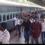 धनबाद-सिंदरी सवारी गाड़ी के परिचालन पर रोक से यात्रियों में आक्रोश, सीपीआईएम ने डीआरएम को सौंपा आवेदन…