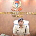 सार्वजनिक स्थानों पर अड्डाबाजी और नशाखोरी करने वालों के खिलाफ धनबाद पुलिस ने चलाया सघन जांच अभियान…हिरासत में लिए गए 117 व्यक्ति…