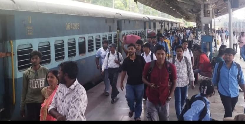 सिंदरी सवारी गाड़ी का परिचालन अनिश्चितकाल के लिए बंद, यात्रियों में असुविधा…