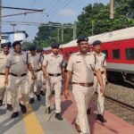 कुमारधुबी रेलवे स्टेशन पर रेल पुलिस का सफाई और सुरक्षा अभियान…