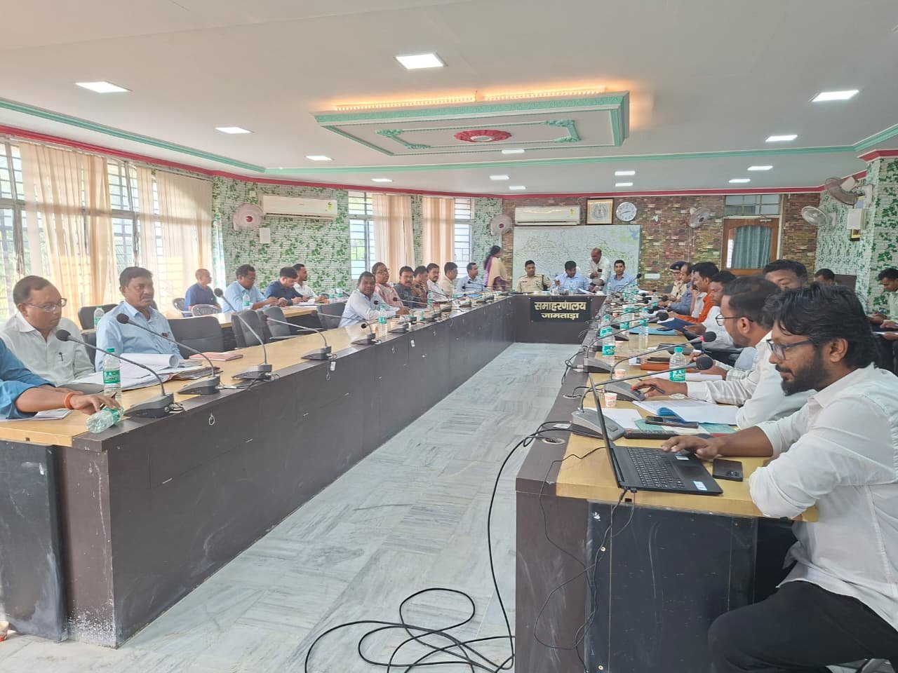 उपायुक्त रवि आनंद की एक और पर्यावरण बैठक : “आदेशों का हो अनुपालन , तभी जामताड़ा बनेगा स्वर्ग”…