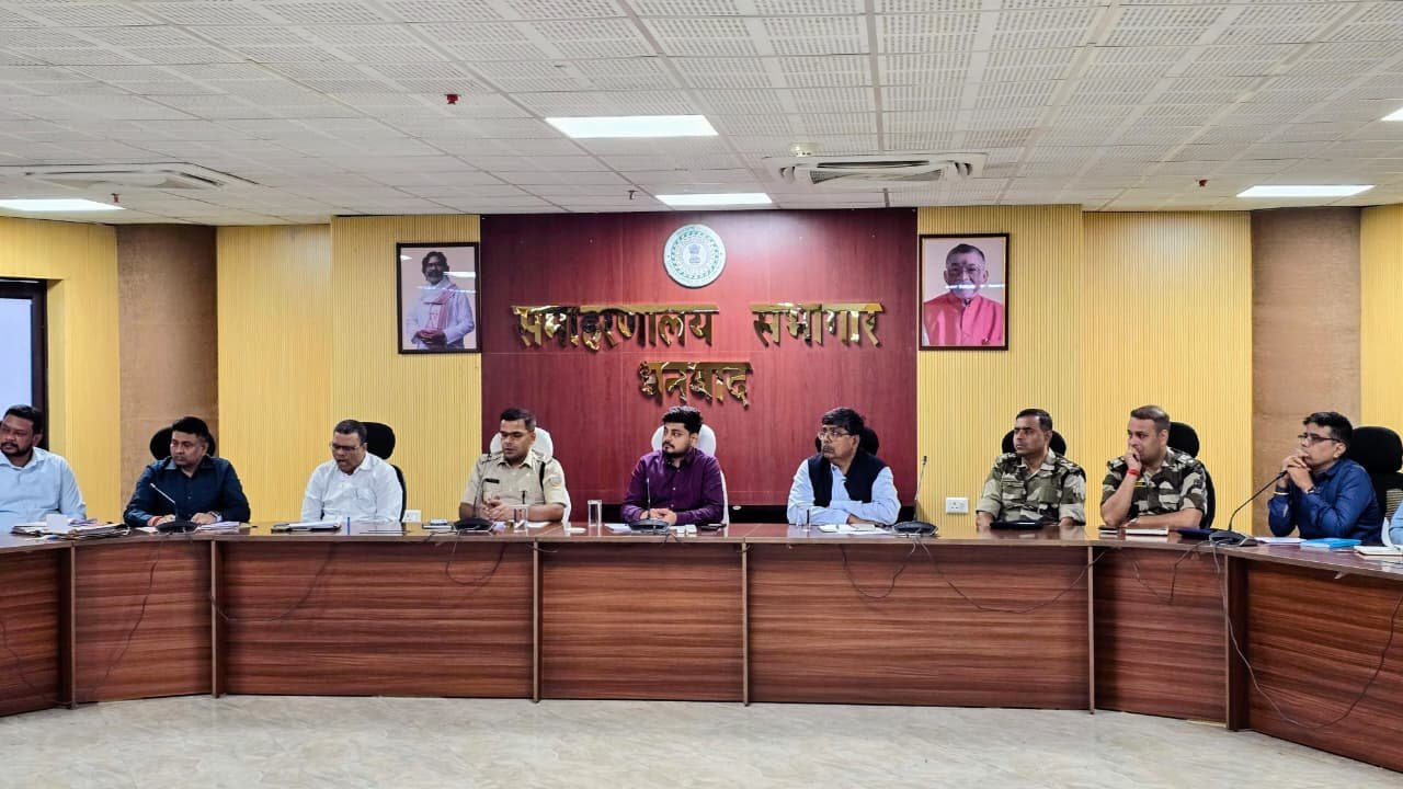 भू-धंसान एवं भूस्खलन की घटनाओं पर प्रशासन ने व्यक्त की गहरी चिंता..प्रशिक्षित कर्मियों से ही कराएं ब्लास्टिंग, लीज होल्ड एरिया में करें ओवर बर्डन डंप – उपायुक्त…