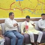 धनबाद गया पुल चौड़ीकरण और बरमसिया ओवरब्रिज का जल्द होगा निर्माण, सांसद ढुल्लू महतो ने डीआरएम से की मुलाकात…