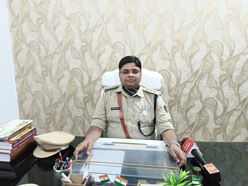 दिपावाली एवं छठ त्योहारों को लेकर एसएसपी प्रभात कुमार के निर्देश पर सिंदरी अंचल में सुरक्षा कड़ी…