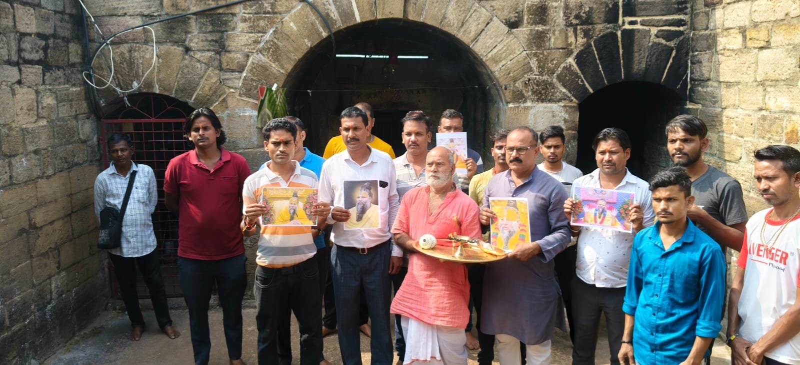 प्रेमानंद महाराज की स्वास्थ्य कामना के लिये मंदिर से लेकर मस्जिद तक लोगों ने की दुआ और प्रार्थना…