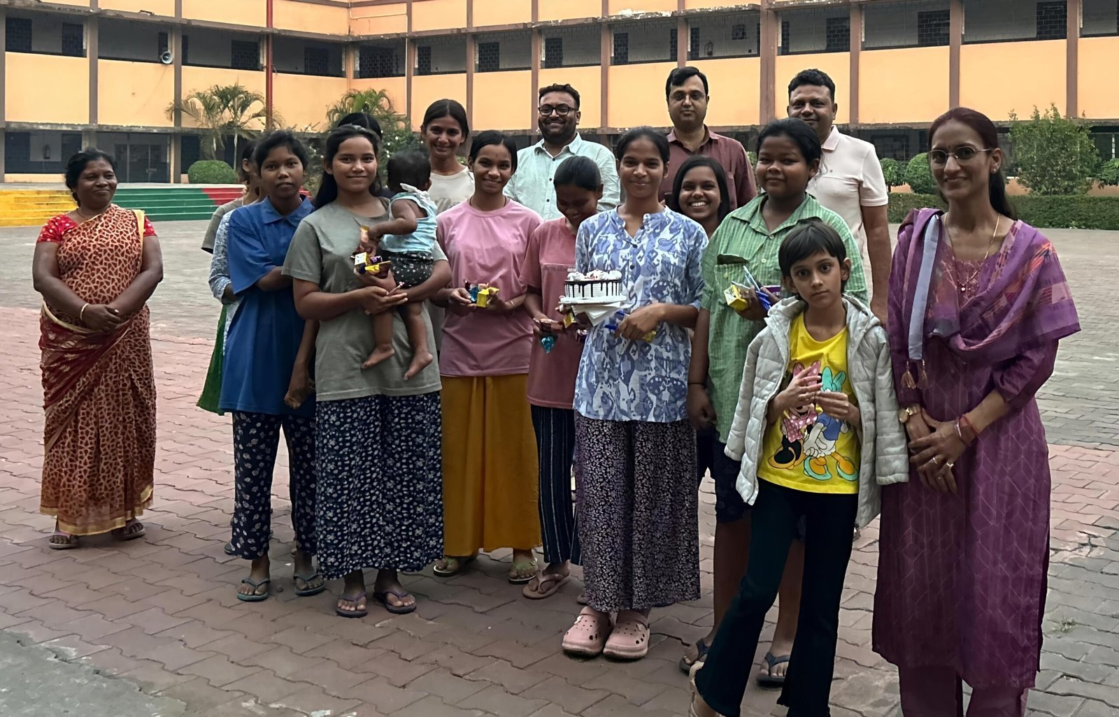 मारवाड़ी युवा मंच, झरिया शाखा द्वारा “आनंद सबके लिए” वितरण कार्यक्रम का सफल आयोजन…