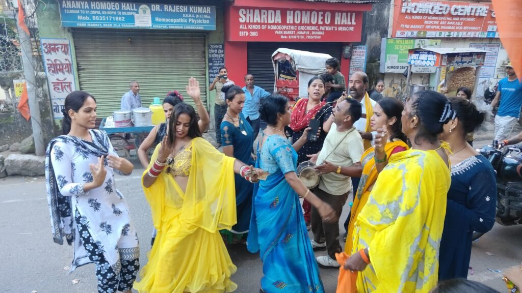 दिवाली में किन्नर समाज ने धनबाद वासियों को दी शुभकामनाएं…