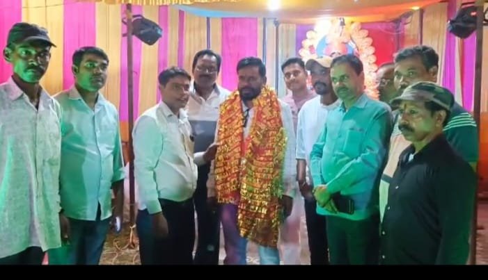सिंदरी विधायक चंद्रदेव महतो ने किया वार्ड 54 शहीद क्लब काली पूजा में शिरकत…