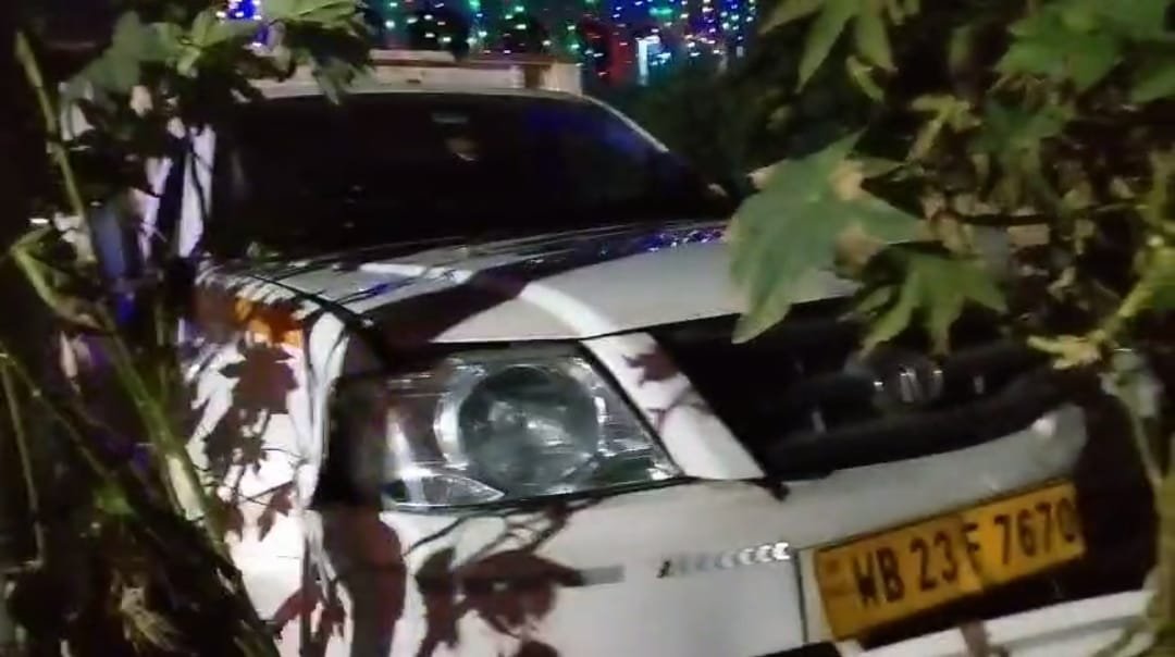 नशे मे धुत पिकअप भेन चालक ने एक मोटरसाईकल चालक सहित टोटो और राहगीर को रोंदा, वाहन जब्त…