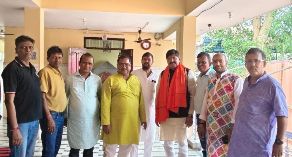 कुसुम विहार में धूमधाम से मना चित्रगुप्त पूजा, भातृ भोजन में शामिल हुए चित्रांश…