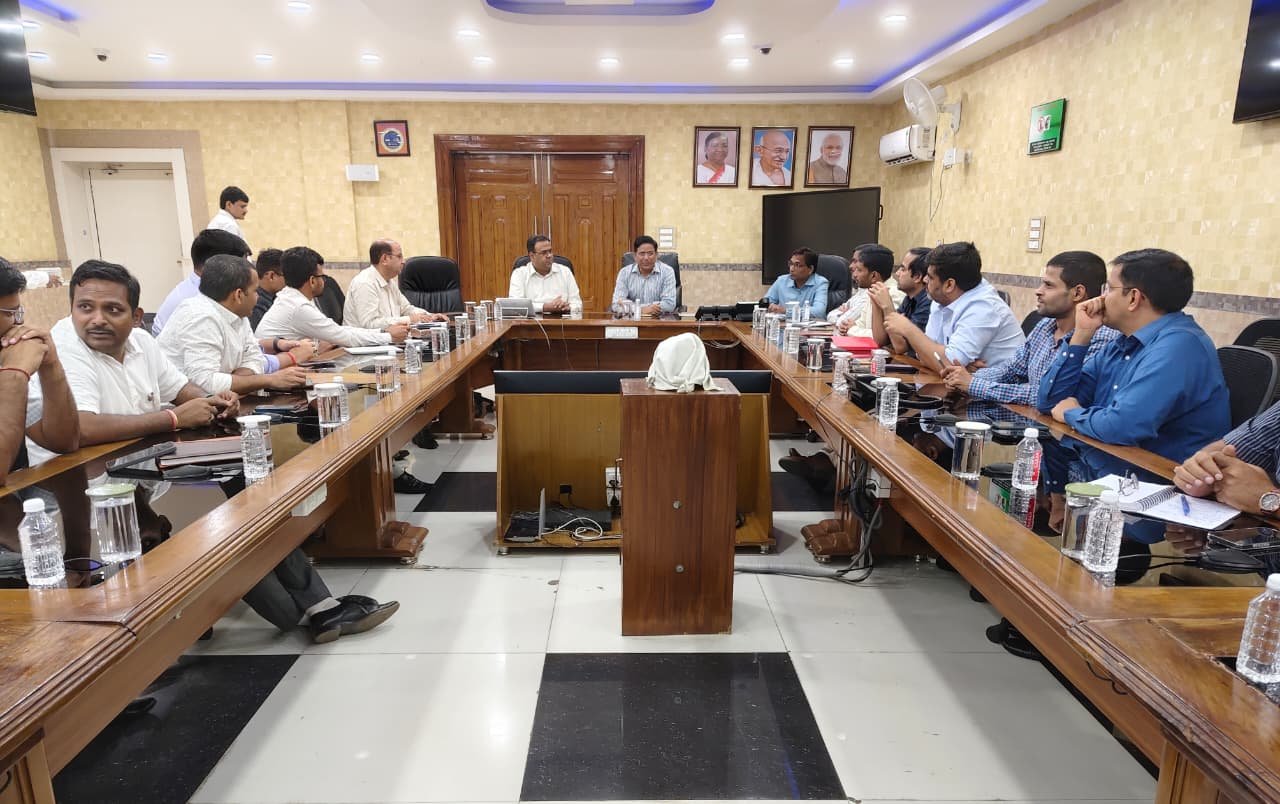 ECR AGM धनबाद से गोमो तक फुट प्लेट निरीक्षण, गोमो लोको शेड का निरीक्षण एवं मंडल रेल प्रबंधक कार्यालय में अधिकारियों के साथ की बैठक ..