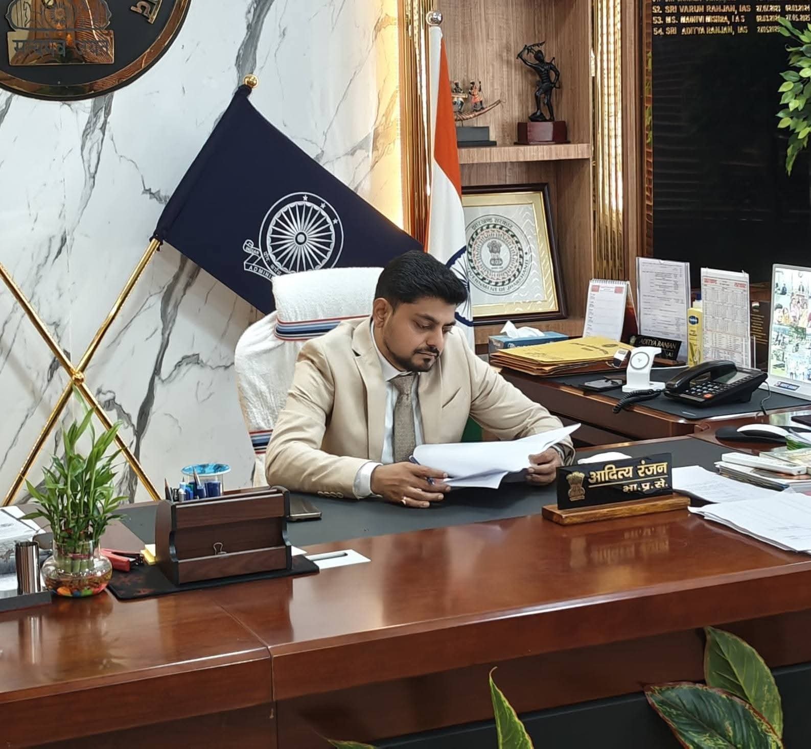 धनबाद DC आदित्य रंजन के खिलाफ ACB जांच की मांग, आरोप गंभीर हैं…