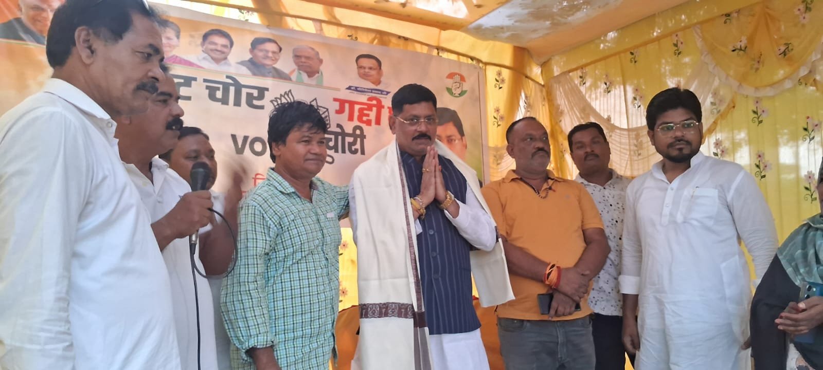 धनबाद जिला कांग्रेस सोशल मीडिया ने आरा मोड़ वासेपुर में “वोट चोर -गद्दी छोड़” सह सम्मान समारोह कार्यक्रम का किया आयोजन…