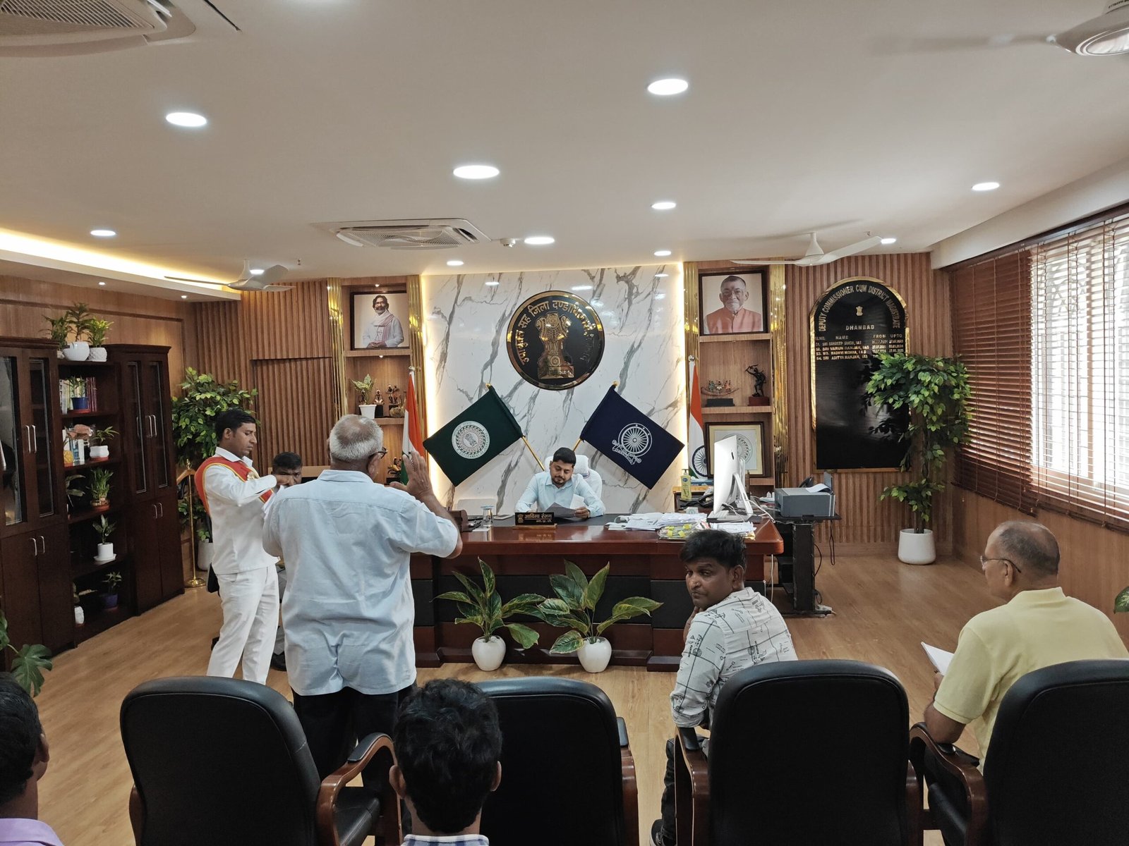 जनता दरबार में आमजनों की समस्याओं से अवगत हुए उपायुक्त…