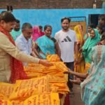 धनबाद विधायक राज सिन्हा द्वारा छठ व्रतियों के बीच साड़ियों का वितरण…