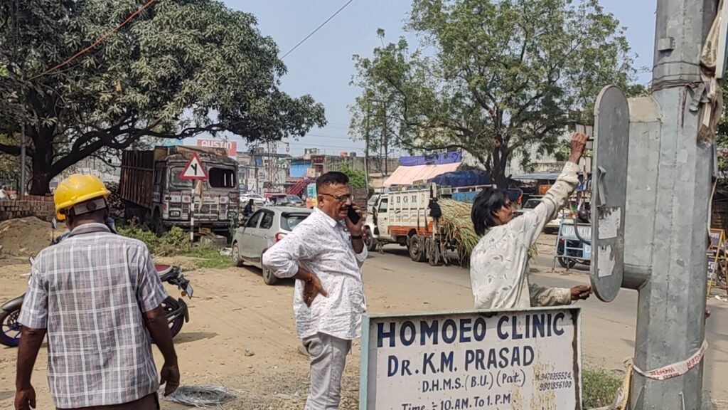 विधायक अरूप चटर्जी के पहल पर मैथन सिरामिक के सौजन्य से नेहरू रोड मोड़ हुआ जगमग…