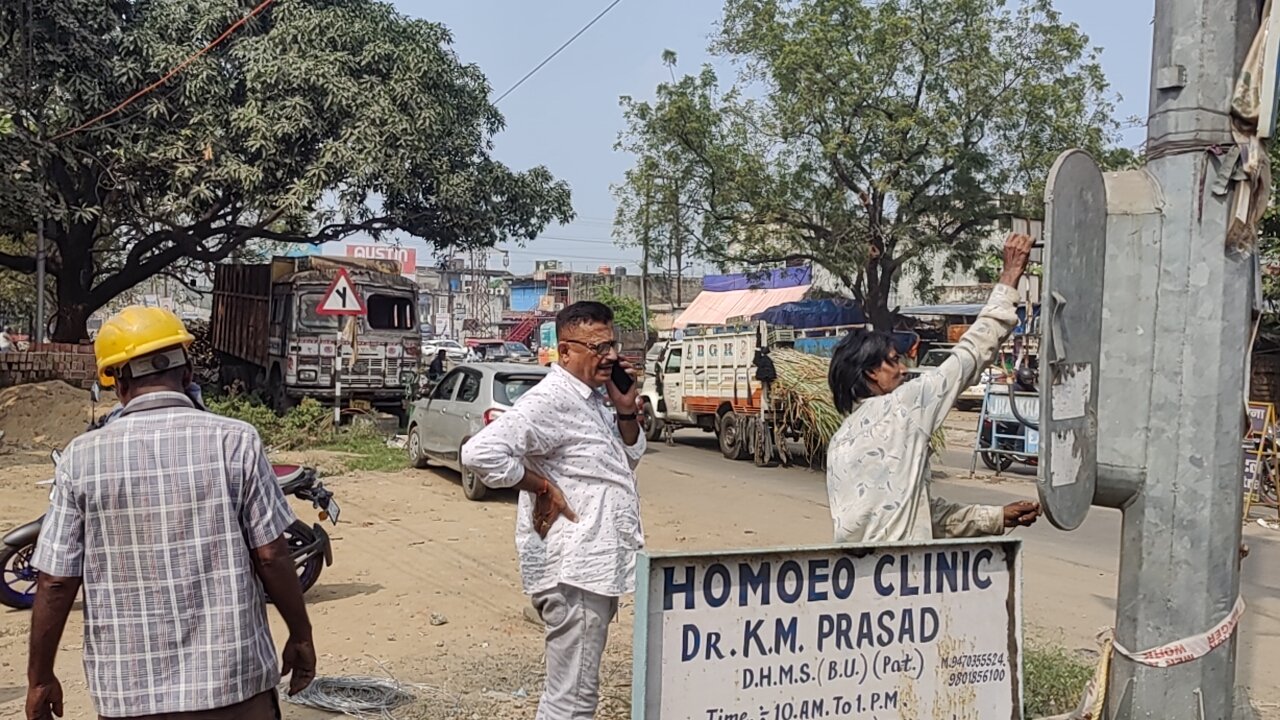 विधायक अरूप चटर्जी के पहल पर मैथन सिरामिक के सौजन्य से नेहरू रोड मोड़ हुआ जगमग…