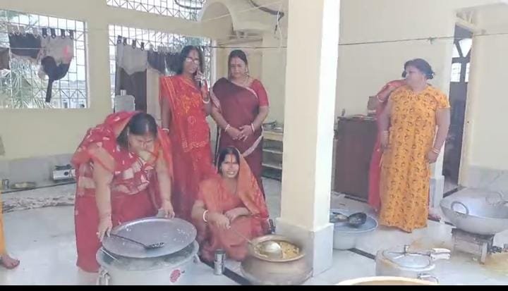 छठ पूजा पर कद्दू-भात बनाने की धूम, घर-आंगन में छाई पवित्रता…