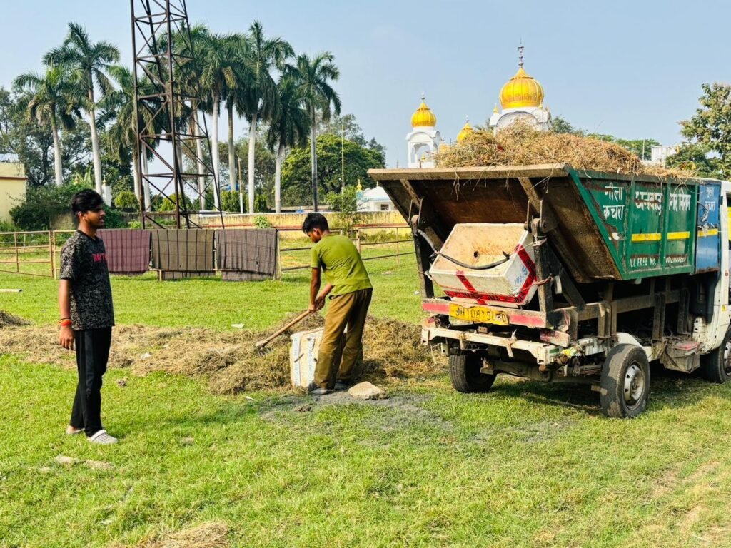 छठ पूजा को लेकर सिंदरी शिव मंदिर घाट पर अभाविप की टीम ने नगर निगम कर्मियों के साथ मिलकर किया साफ सफाई…