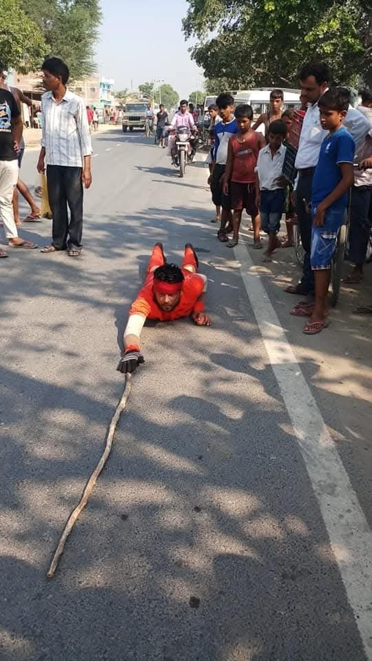 बंगाल मे संत पर हमला अधूरी रह गई विश्व शांति और सनातन धर्म की रक्षा के लिये उनकी दंडवत यात्रा की प्रतिज्ञा…