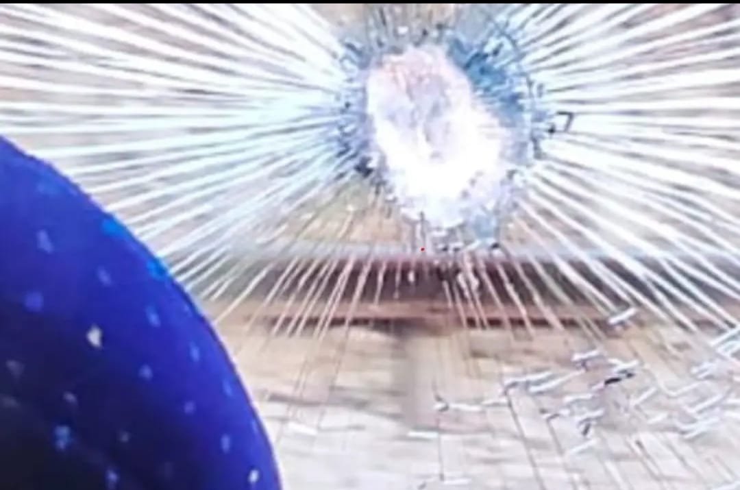 गोमो में वंदे भारत एक्सप्रेस पर पथराव, बाल-बाल बचा यात्री, रेलवे ने शुरू की जांच…