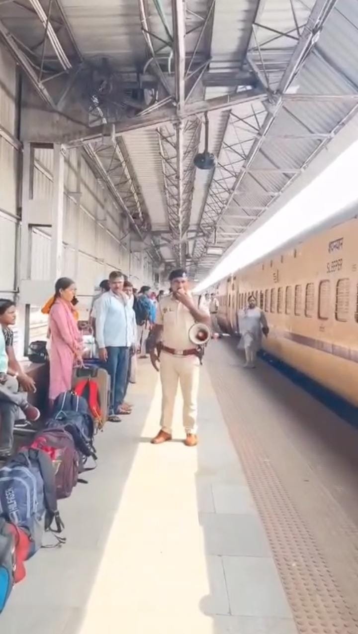 छठ ब्रतियों को रेलवे का बड़ा तौफा बिहार जाने वाले यात्रियों के लिये चलाई कई स्पेशल ट्रेन…