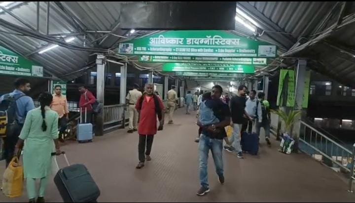 छठ पर धनबाद से पटना के लिए चली स्पेशल ट्रेन, यात्रियों ने किया रेलवे का धन्यवाद…