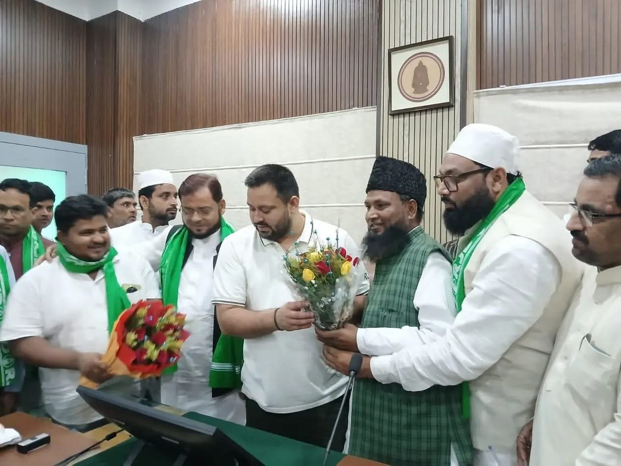 नेता प्रतिपक्ष तेजस्वी प्रसाद यादव के समक्ष एआईएमआईएम के दर्जनों नेताओं,भाजपा के वरिष्ठ नेता प्रगति मेहता एवं जद यू के मरौढा के पूर्व प्रत्याशी अल्ताफ आलम राजू ने राजद की सदस्यता ग्रहण की….