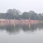 छठ घाटों पर उमड़ा जनसैलाब, अस्ताचलगामी सूर्य को अर्घ्य अर्पित…