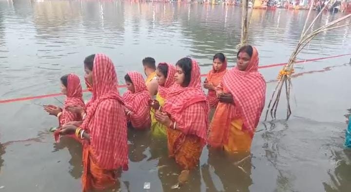 पाकुड़ में छठ पूजा धूमधाम से मनाई गई…