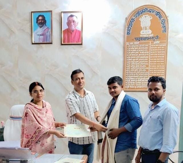 पर्व के दौरान उत्कृष्ट कार्य करने वाले कर्मियों को चिरकुण्डा नगर परिषद ने किया सम्मानित…