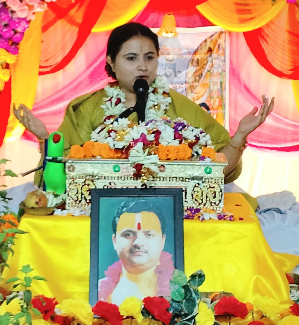 सिंदरी शहरपुरा शिव मंदिर प्रांगण में श्री मद्भागवत कथा के दूसरे दिन कथावाचक श्री ब्रज प्रिया किशोरी ने अमर कथा और शुक्र देव जी के जन्म का वृत्तांत को विस्तार से वर्णन किया…