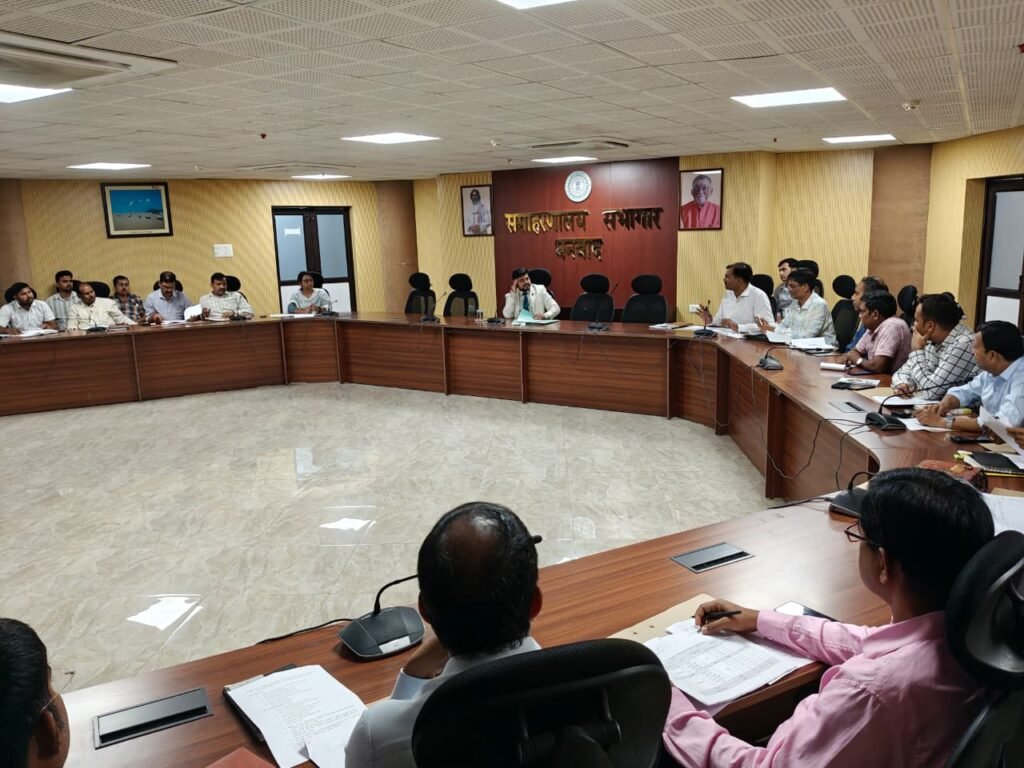 जिला अंतर्गत ग्रामों के सभी घरों में व्यक्तिगत घरेलू शौचालय की उपलब्धता सुनिश्चित हो – उपायुक्त…