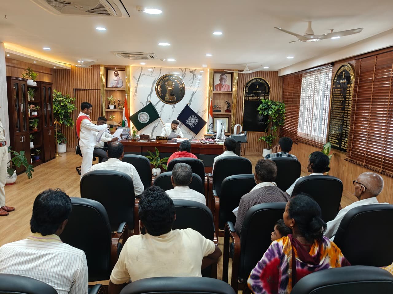 जनता दरबार में आमजनों की समस्याओं से अवगत हुए उपायुक्त..समस्याओं के निष्पादन हेतु अधिकारियों को दिए निर्देश…