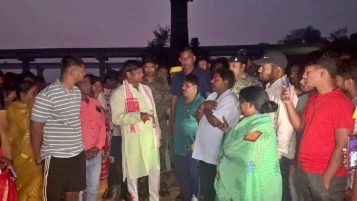 नहाने के दौरान दामोदर नदी में डूबे 9 युवक..पांच की तलाश….