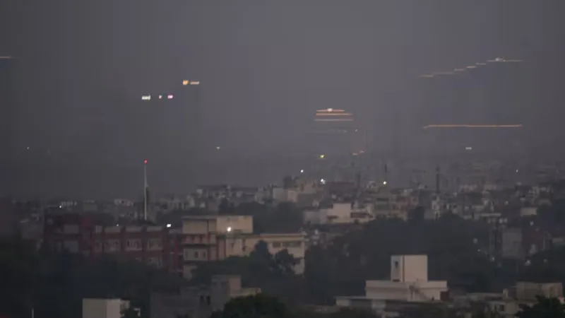 धुंध की चादर में लिपटी राजधानी, जानें कितना रहा 4 नवंबर को AQI…