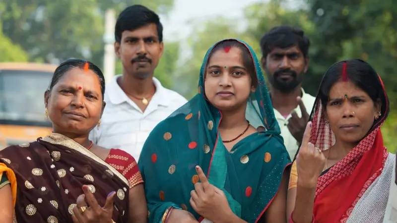 बिहार विधानसभा चुनाव: दोपहर तीन बजे तक हुई 53.77 प्रतिशत वोटिंग…