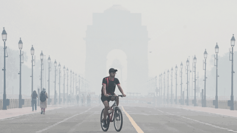 दिल्ली की वायु गुणवत्ता इस साल पहली बार ‘गंभीर’ श्रेणी में पहुंची…