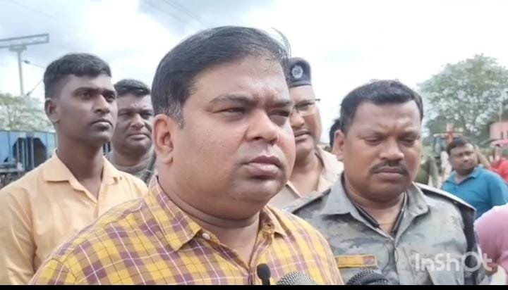 बरमसिया ओवरब्रिज मरम्मत से पहले धनबाद नगर निगम का अतिक्रमण हटाओ अभियान…